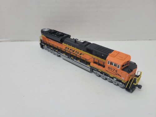Locomotora diésel escala N KATO 176-81 BNSF #8574 | Condition: Used
