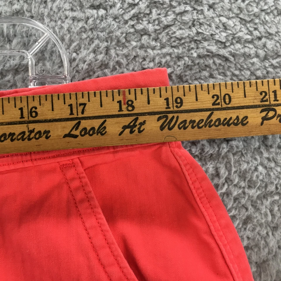 Pantalones Cortos Chinos Levis Para Mujer 33 Coral Tiro Medio Cremallera Mosca Puños Informales Frente Plano Foto 4 de 4