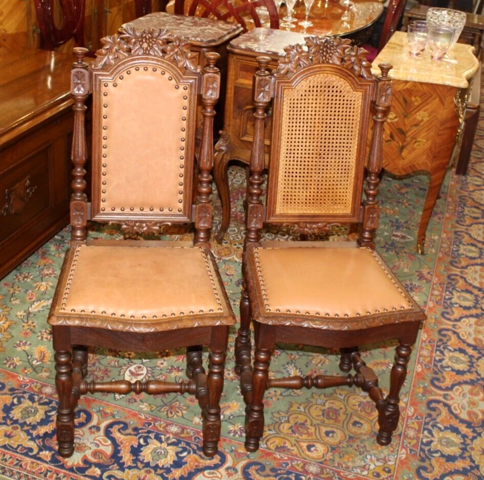 Juego de 2 sillas de comedor francesas antiguas renacentistas de roble con tapicería de cuero Foto 3 de 4