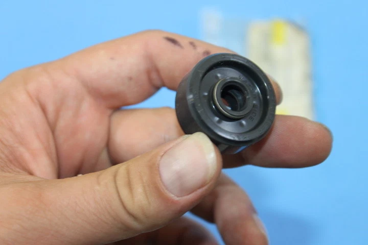 NOS Yamaha Oil Seal 83-97 YZ80 83-97 YZ250 86-97 YZ125 88-90 DT50 93103-10168 - Image 4 of 4