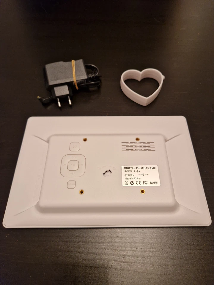 🖼️ 7” Digital Photo Frame – White with Heart Stand & EU Plug – New - Image 2 of 4