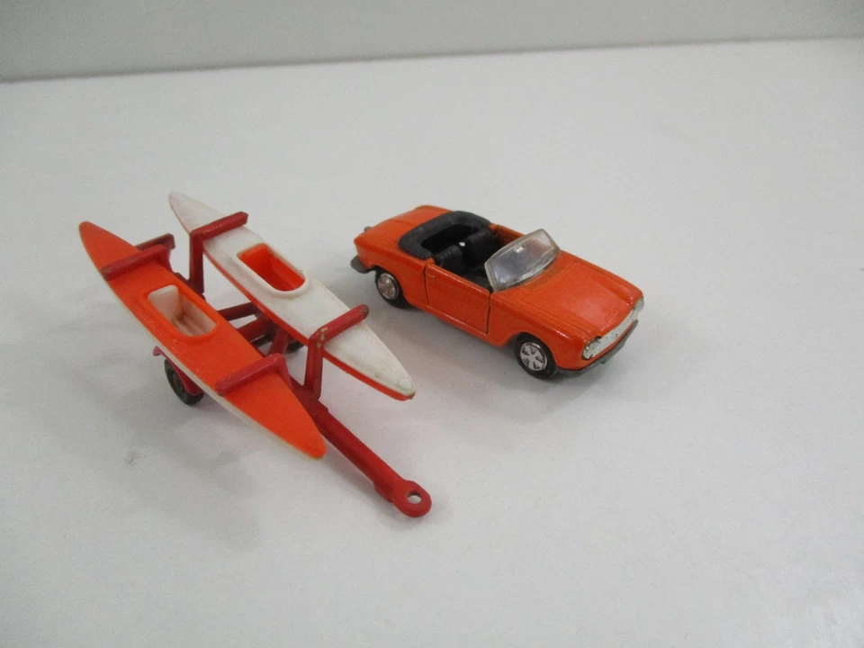 230- PEUGEOT 204 Cabriolet + Canoes MAJORETTE  1/60 - Photo 2/4