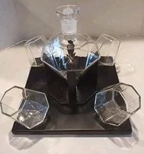 The Wine Savant Diamond Decanter with 4 Glasses and Wood Base Hand Blown 750 ml.