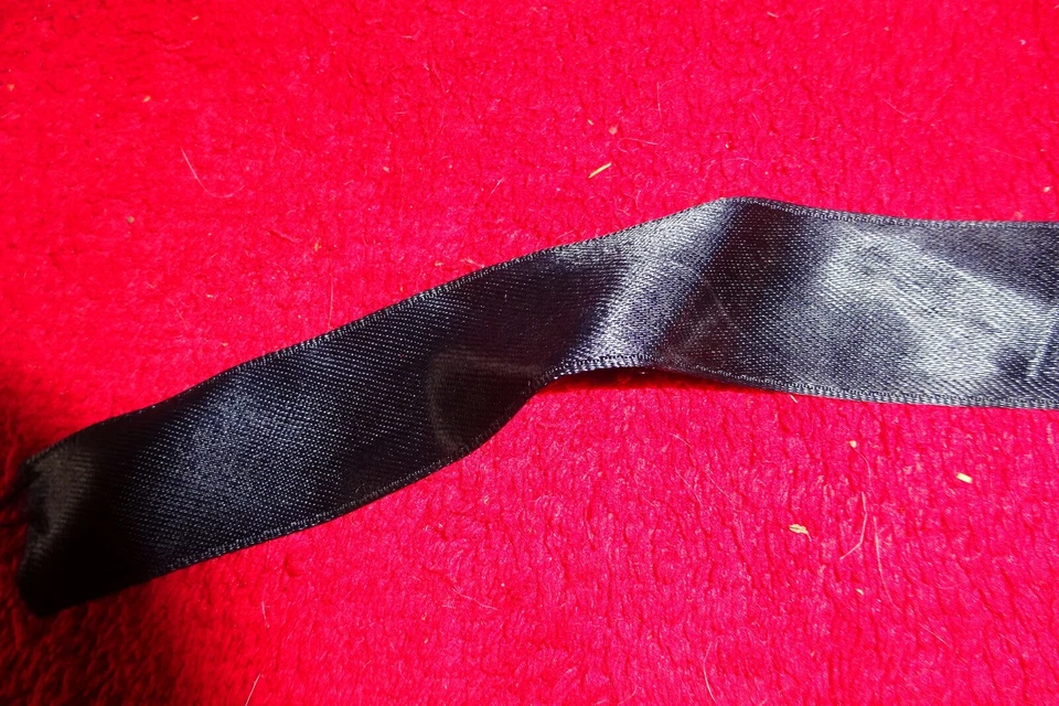 DENTELLE ANCIENNE -6M DE RUBANS BLEU FONCE- 2,5CM HAUTEUR - Photo 2/3