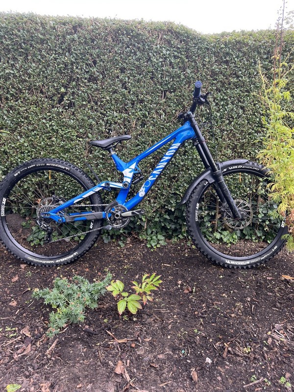 Canyon Sender AL6 2018 Downhill Mountain Bike Full Suspension.