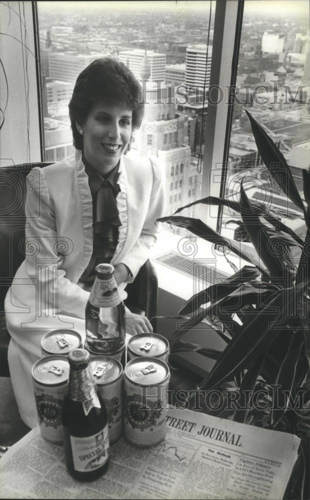1983 Press Photo Wisconsin G. Heileman Brewing Co. sales rep Cindy Fleming