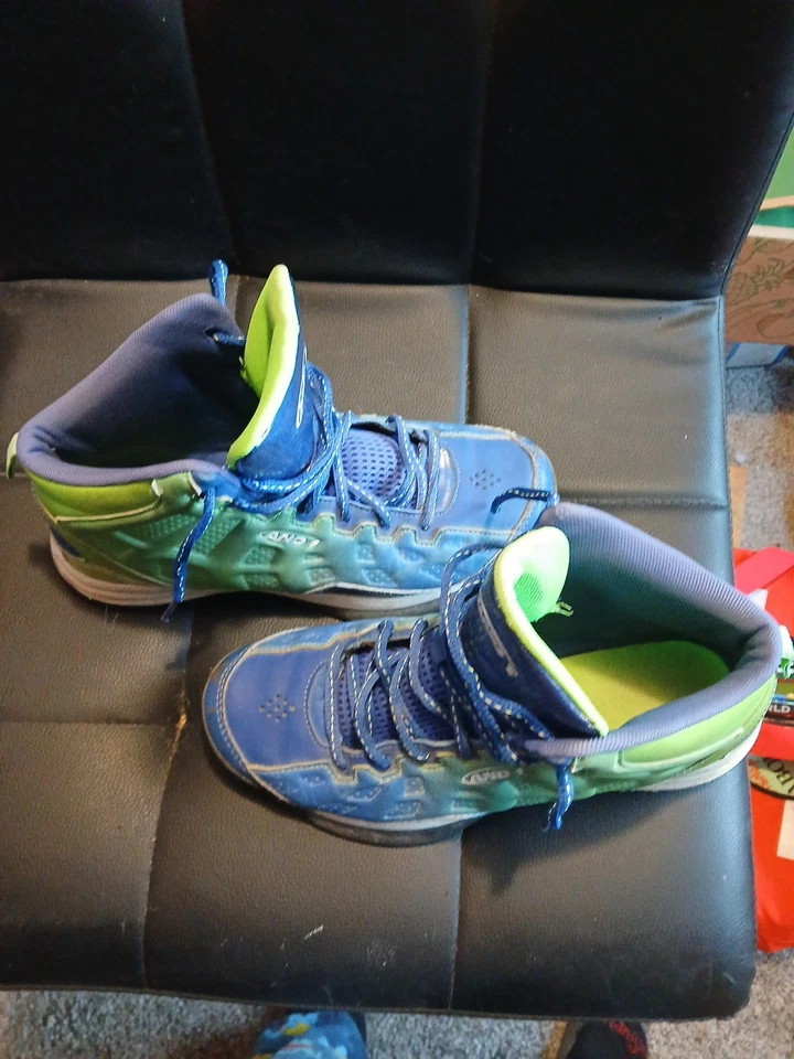 AND1 Show Out Boys Basketball Shoes Blue/Green/White Size 5 - Image 3 of 4