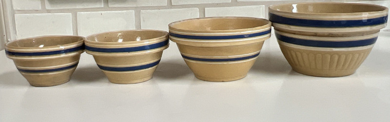 Vtg Yellow Ware Set of 4 Mixing Bowls Blue Bands Stripes