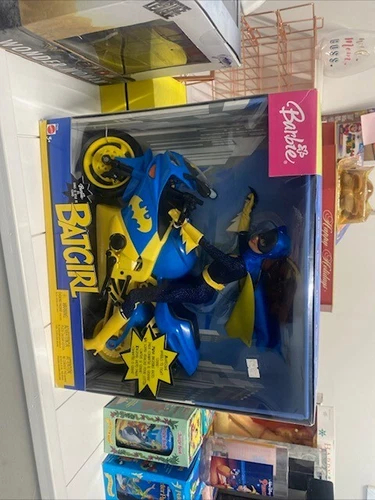 VINTAGE BARBIE BATGIRL & MOTORCYCLE DC COMICS SUPERHERO DOLL MATTEL C7458 2003