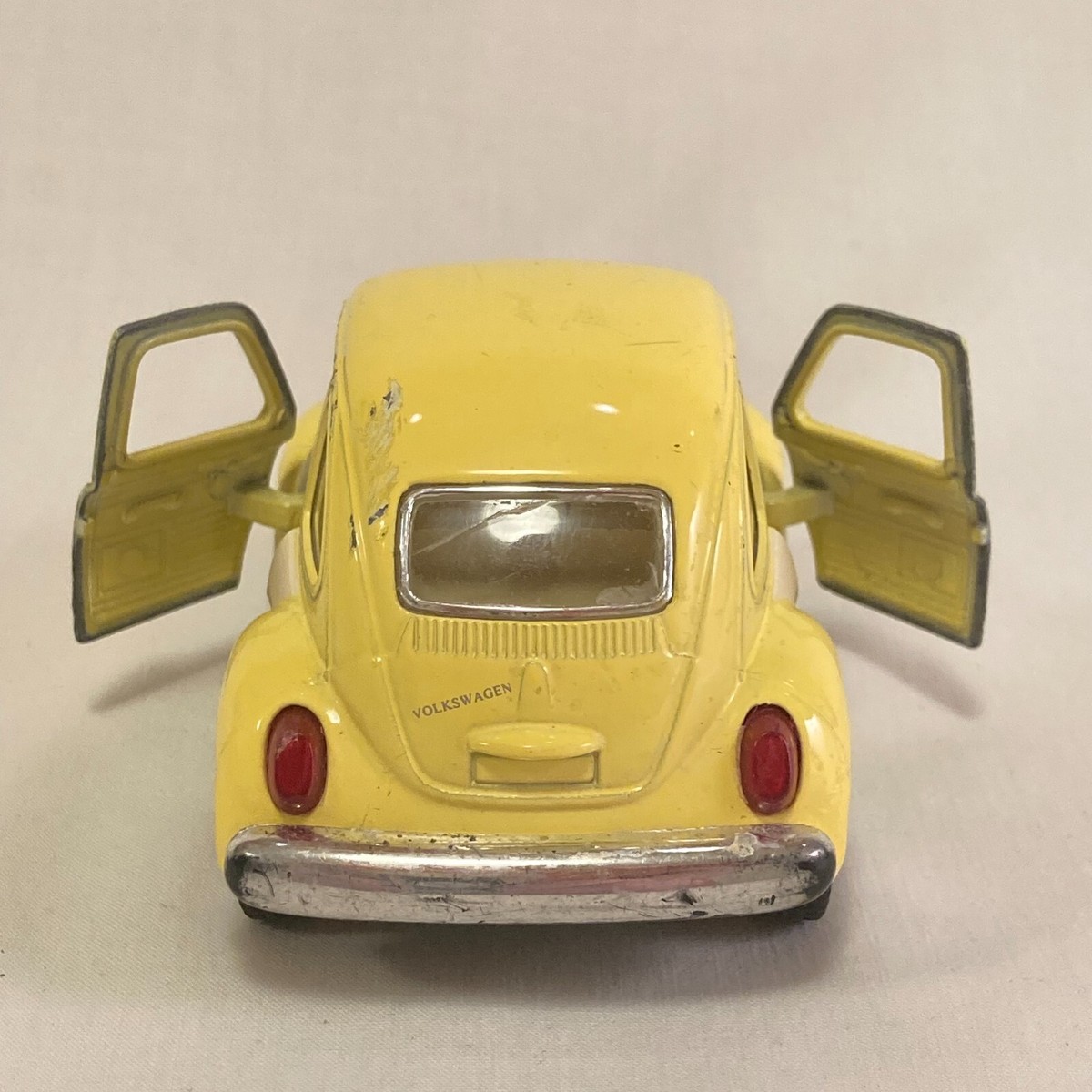 Kinsmart 1967 Volkswagen Beetle Diecast 4
