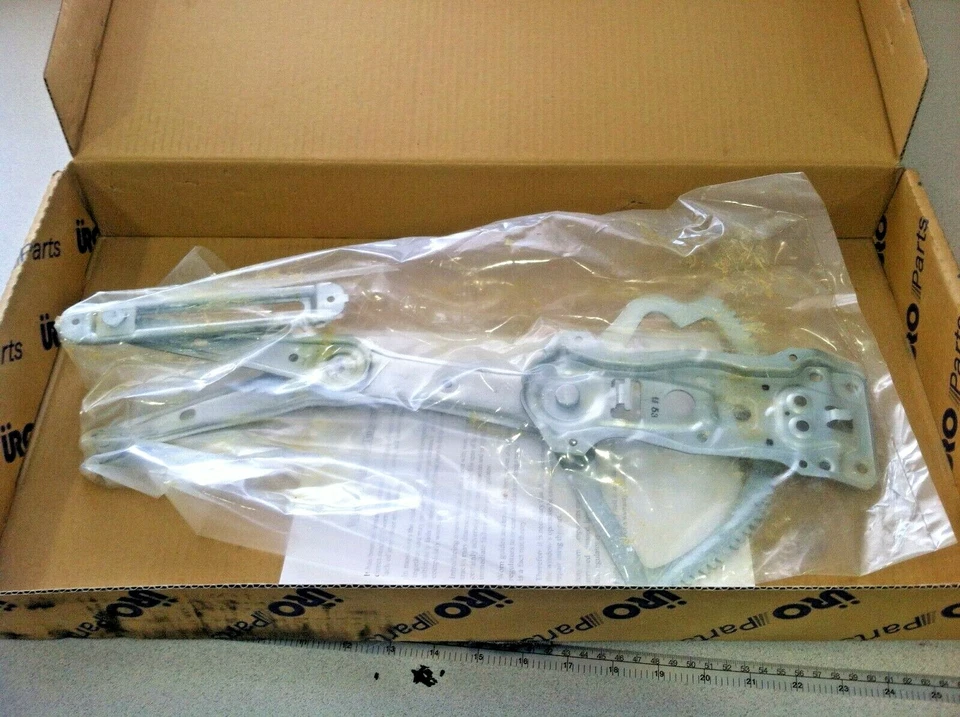 1997 - 2000 MERCEDES-BENZ C230 C280 W202 ~ 右前窗调节器 — 第 2/4 张图片