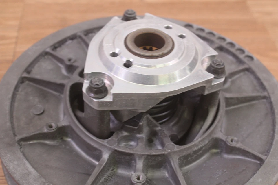 1997 YAMAHA VMAX 500 XTC Secondary Driven Clutch - Image 3 of 4