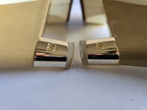 Chanel Beige Größe 7 - 7 1/2 Weiß Lackleder Knöchelriemen CC Logo auf Absätzen - Bild 9 von 12