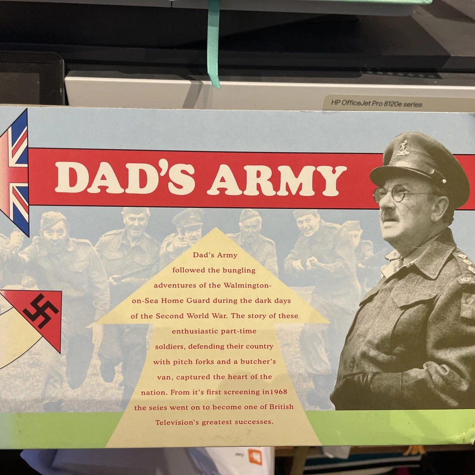 Corgi Diecast 18501 - Bedford O Series Van With Hodges Figure - Dad's Army - Image 4 of 4