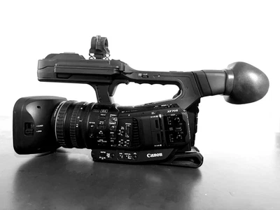 CANON XF705 mit MANFROTTOKOFFER, Nur 46 Betriebsstd., NP €6.355, Prof. Camcorder - Bild 1 von 4