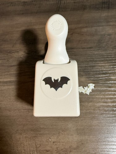 Martha Stewart Paper Craft Punch ~ Halloween Bat  ~ P3