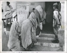 1957 Press Photo Indian Women Tradition Independence - RRY36075