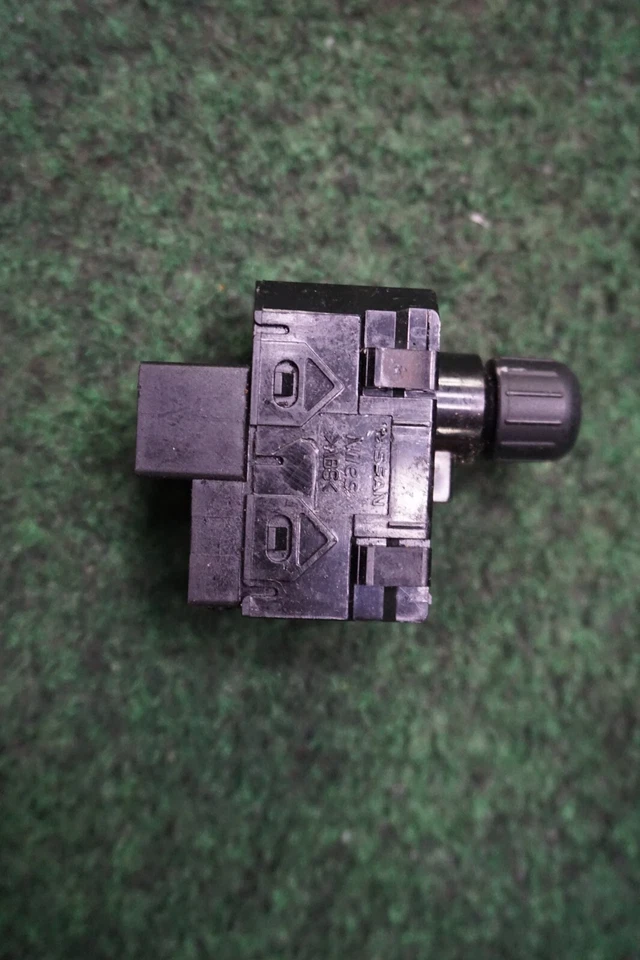 2011 2012 2013 14 15 16 17 NISSAN QUEST LEFT FRONT MIRROR Switch OEM 255701AA0A - Image 3 of 4