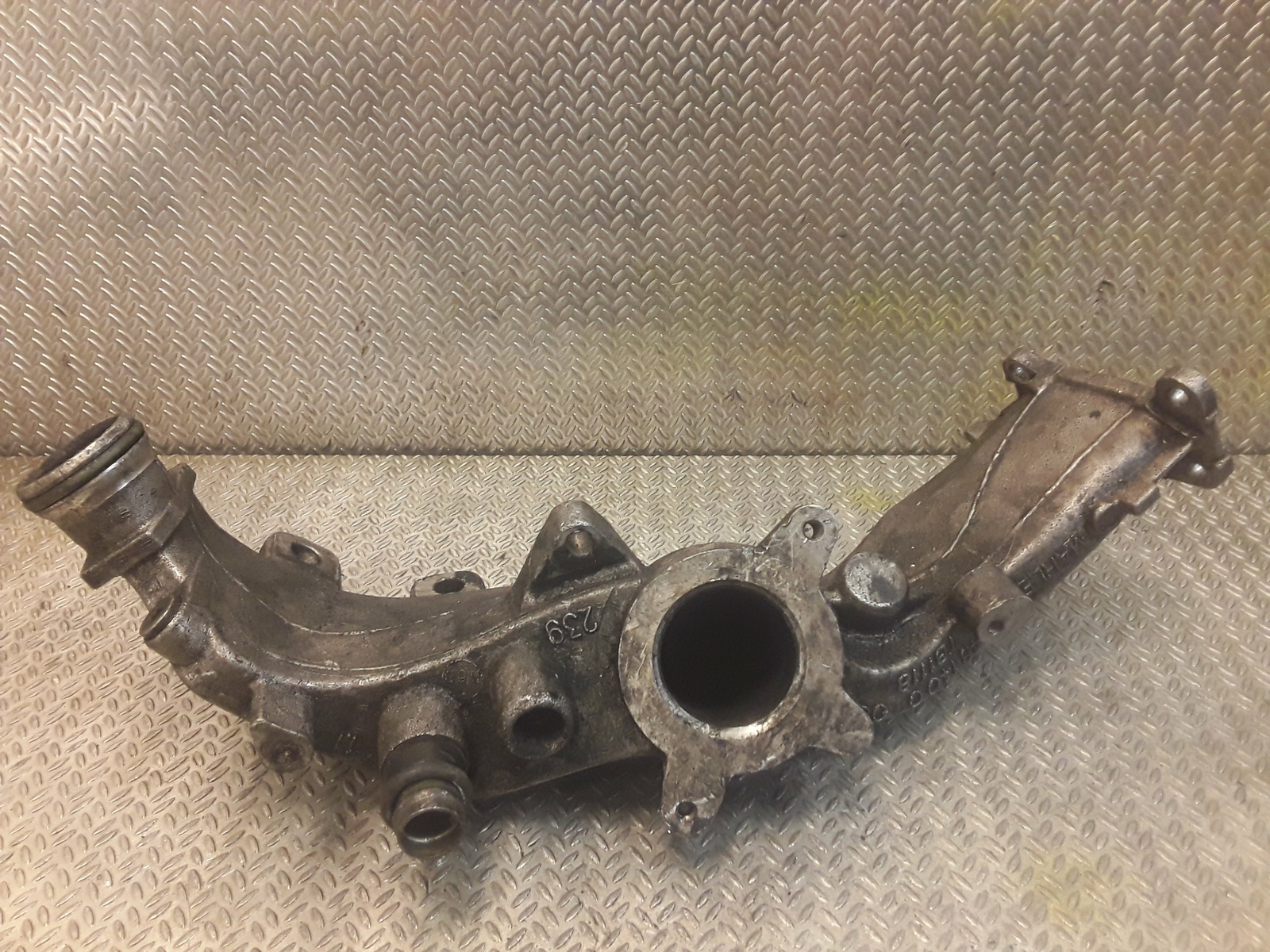 MERCEDES EGR Valve Cooler Housing C Class W203 220 CDI 6461400008 