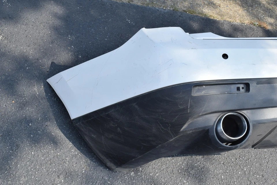 Parachoques trasero Cadillac SRX 2015 fabricante original de fábrica  Foto 2 de 4