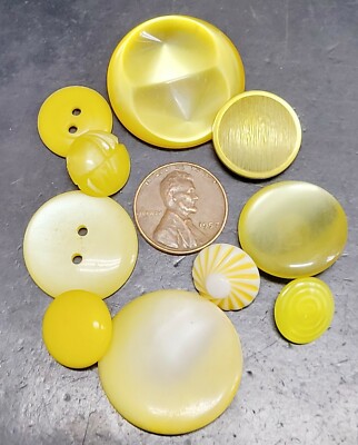 Lot Of Vintage Buttons Assorted Yellow Fashion Restore DIY Maker Sewing