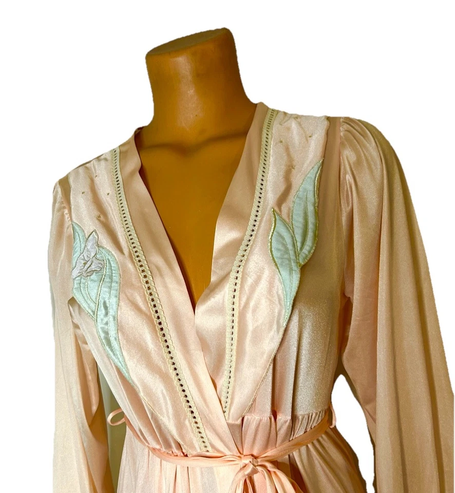 Camisón Vintage Gilead Rosa Peignoir Bata Bordada Apliques Nylon Pequeño Foto 4 de 4