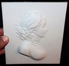 " Frauen Portrait " &auml;lktere Biskuit Porzellan Relief Platte