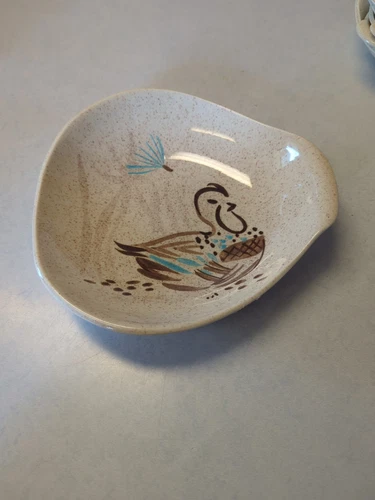 Red Wing Bob White Quail 8" Round Handled Bowl