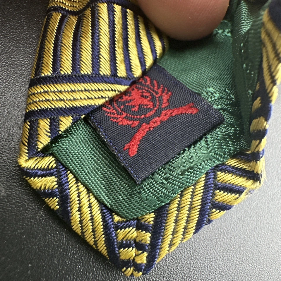 Corbata de cuello vintage Tommy Hilfiger para hombre a rayas dorada seda italiana hecha en logotipo de EE. UU. Foto 4 de 4
