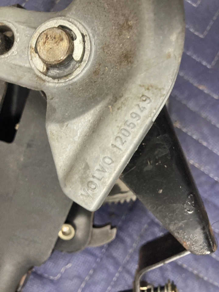 1975-1985 Volvo 242 240 244 245 Emergency Brake Handle E Parking OEM #1633M - Image 4 of 4