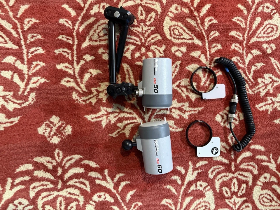 Par de substrobos Ikelite DS50 no probados con 2 difusores y 1 cable de sincronización Foto 3 de 4