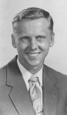 5E Photograph Portrait Headshot Handsome Man Smiling Suite 1940-50's