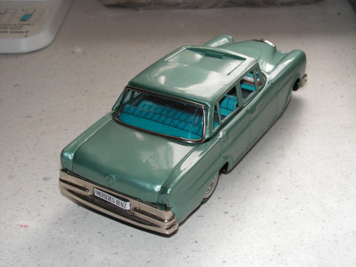 Jouet Ancien Mercedes 220 Tôle Tintoy - Friction, Japon, 21,5 Cm (occasion)