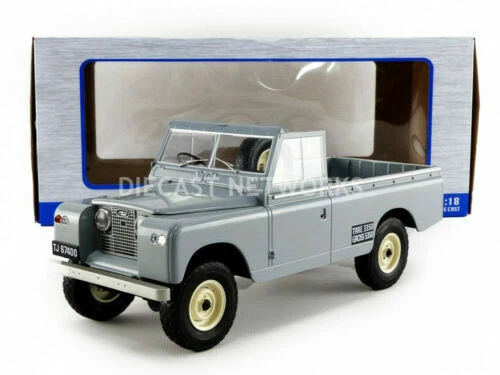 Véhicules miniatures gris Land Rover