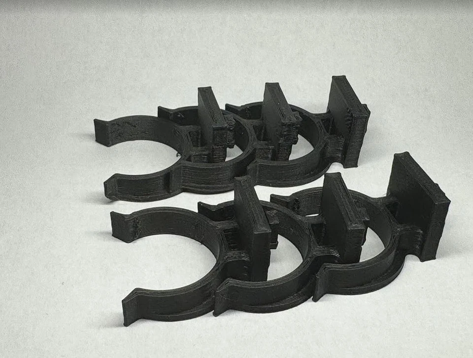 KIT 6 GANCI GANCIO A MOLLE PER ZOCCOLO BATTISCOPA CUCINA - Immagine 3 di 4