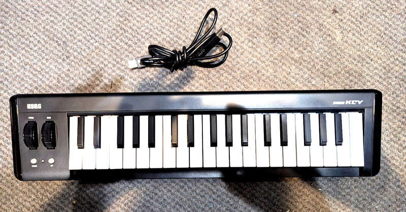 37-Key USB Keyboard Controller, Bus-powered, Black - Compact Music Production
