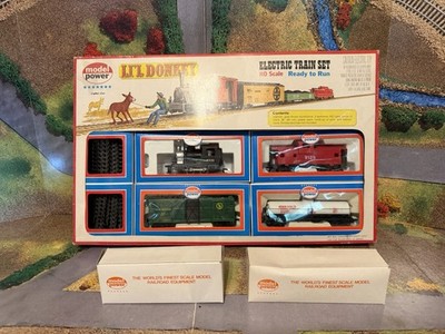 HO Scale Model Power Train Set Boxed w/ Extras Loco Runs Needs Cleaning