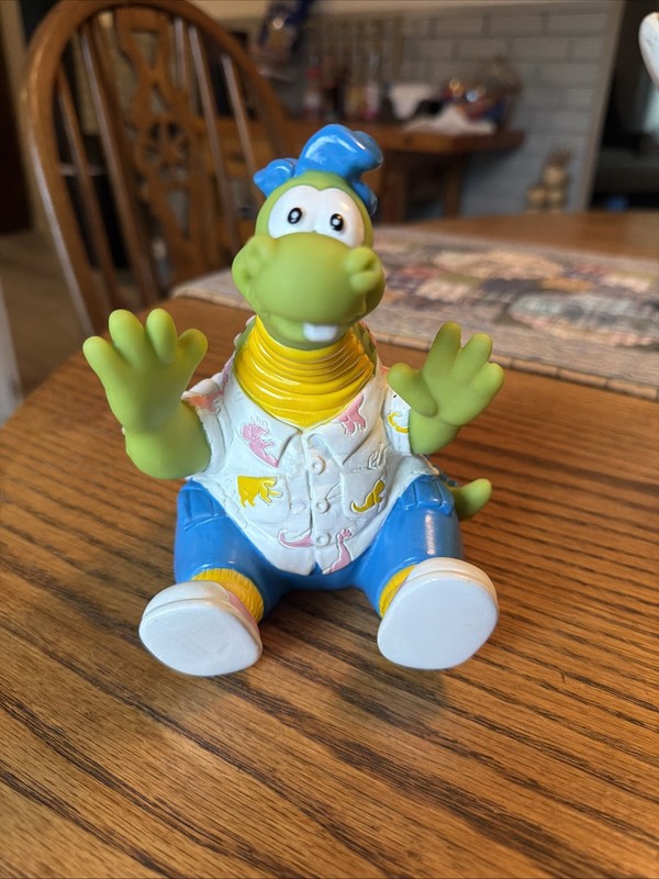 Vintage 1990 Pizza Hut Magellan The Dragon Eureeka’s Castle Puppet Plastic Toy