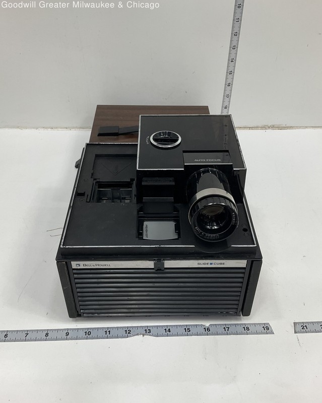 Bell Howell Slide Cube System II Lumina Projector Black Woodgrain 35mm