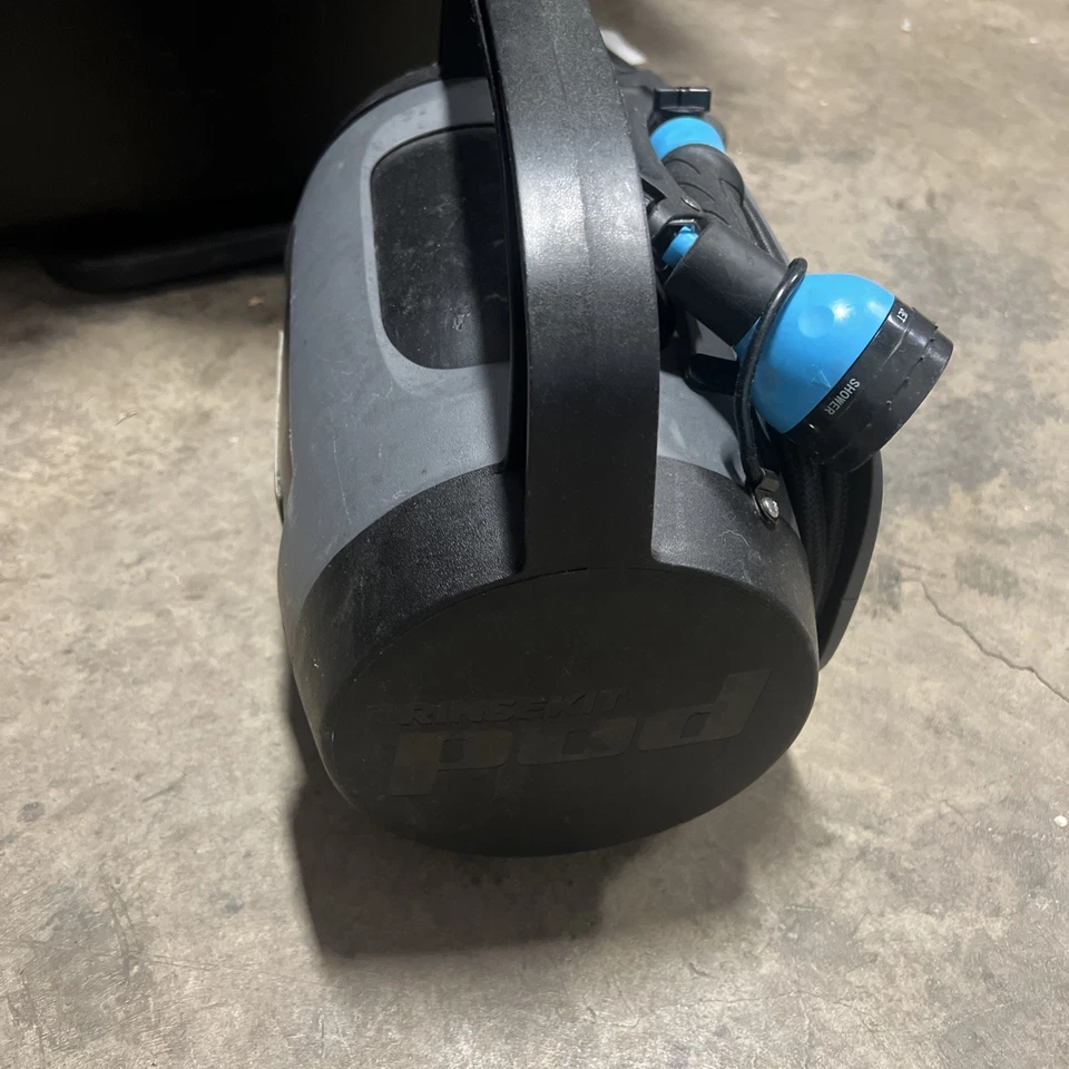 RinseKit Pod Ducha Portátil 1.5 Galones - Falta Adaptador Grifo Usado Foto 3 de 4