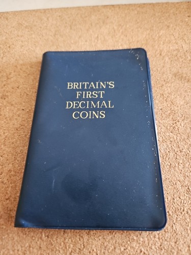 BRITAINS FIRST DECIMAL COIN SET OF 5 UNCIRCULATED COINS IN ROYAL MINT WALLET1971