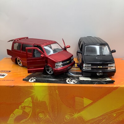 Chevy Astro Van 1:24 4台セット s-l400.jpg