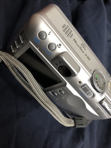Canon PowerShot S30 3.2MP Digital Camera 3x Optical Zoom - Silver - Picture 5 of 7