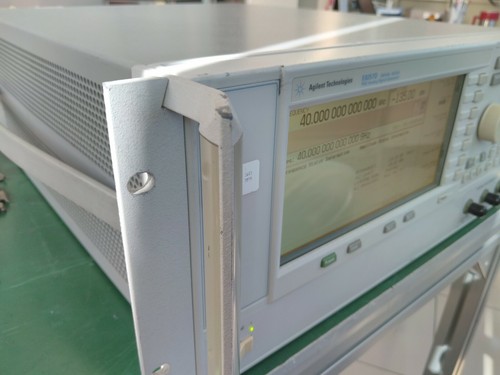 Agilent E8257D PSG 250KHz to 40GHz Microwave Signal Generator w/ 1E1 , 540, UNT - Picture 9 of 12