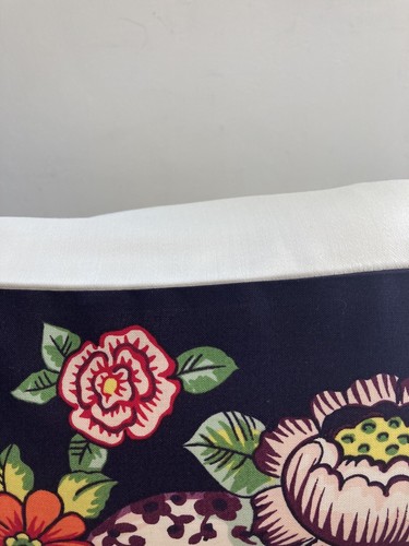 16 Zoll Quadratischer Kissenbezug in Alexander Henry Stoff mit Blumen und Totenköpfen - Bild 3 von 3