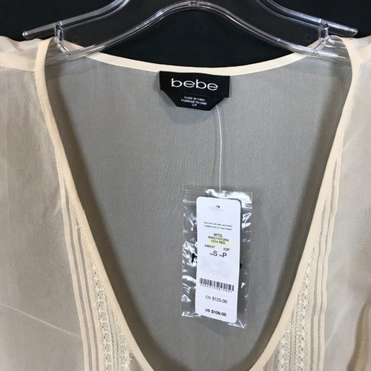 ハッピー NWT Womens Size Small bebe Cream Pure Silk Pintuck Lace Button