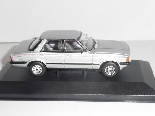 CORGI / VANGUARDS VA15001 FORD CORTINA MK5 CRUSADER 1600 in SILVER - Picture 2 of 13
