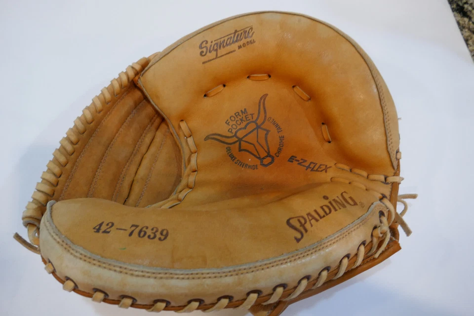 Spalding Signature Series  42-7639 Catchers Mitt Glove Righty Throw Pro Model - Image 2 of 3