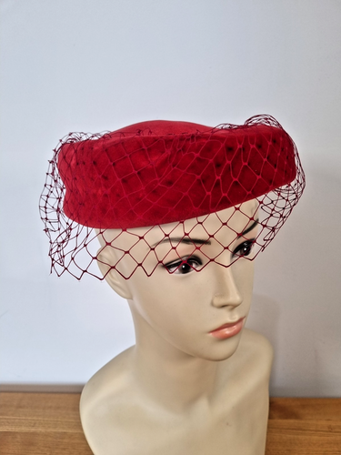 Sombrero Topper Pastillero Marida Vintage con Red de Malla Terciopelo Rojo 100% Algodón RETRO