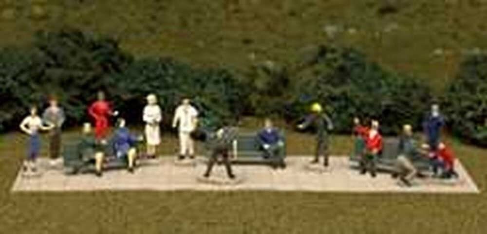 Atlas 793 Undecorated Pedestrian Figures (24 Pcs.)